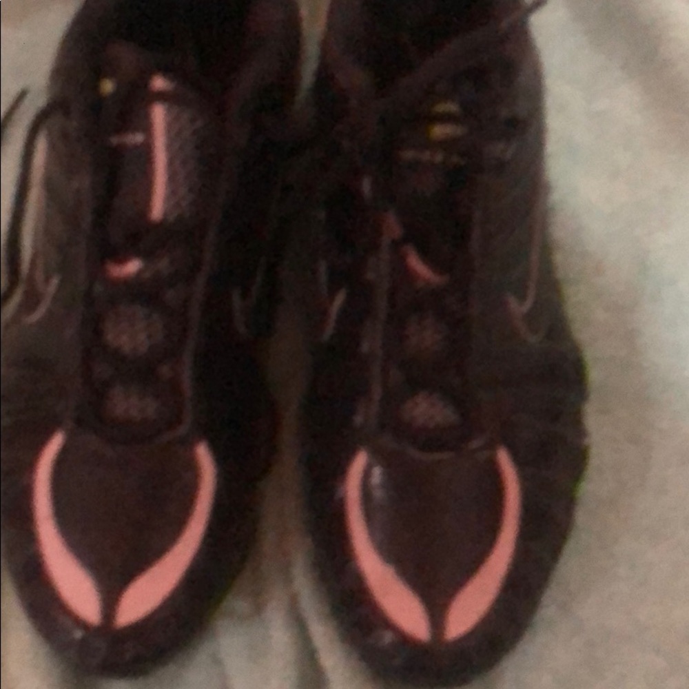 Nike tennis shoes 10.5